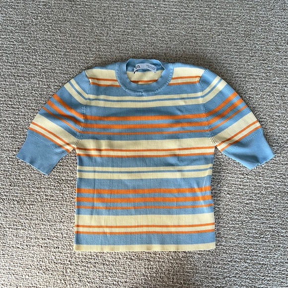COPY - Zara short sleeve knit - Picture 1 of 4